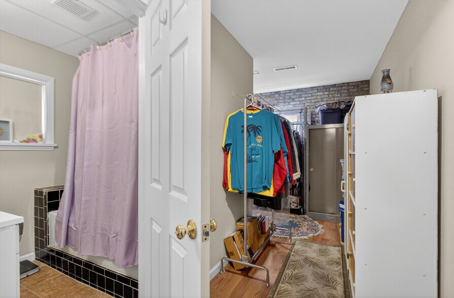 More Photos Of 638 Main St, Columbia Office For Sale