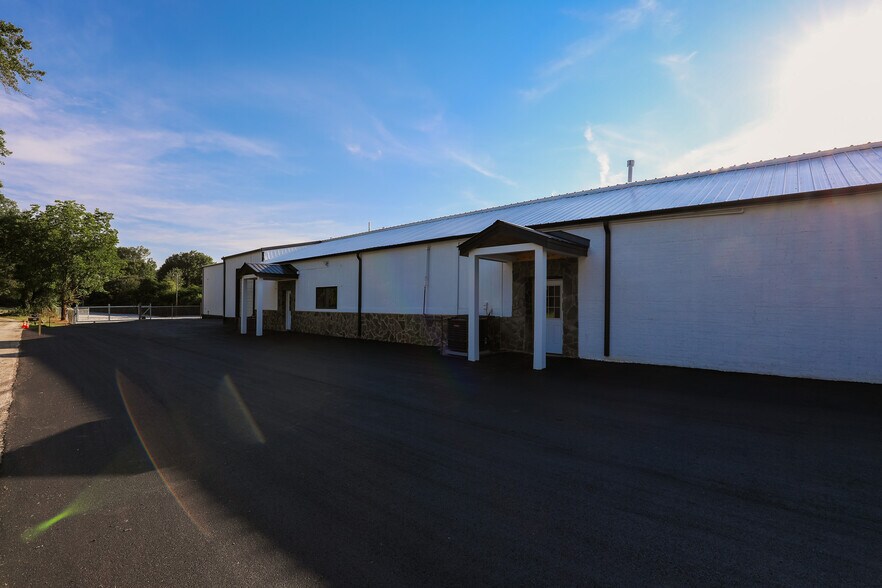 More Photos Of 5 Haynie St, Newnan Warehouse For Lease