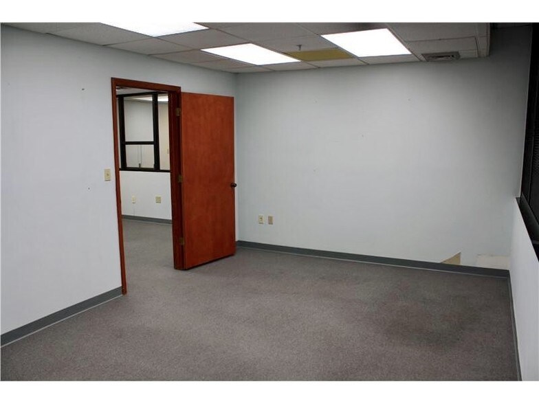 More Photos Of 1110 Brickell Ave, Miami Office For Sale