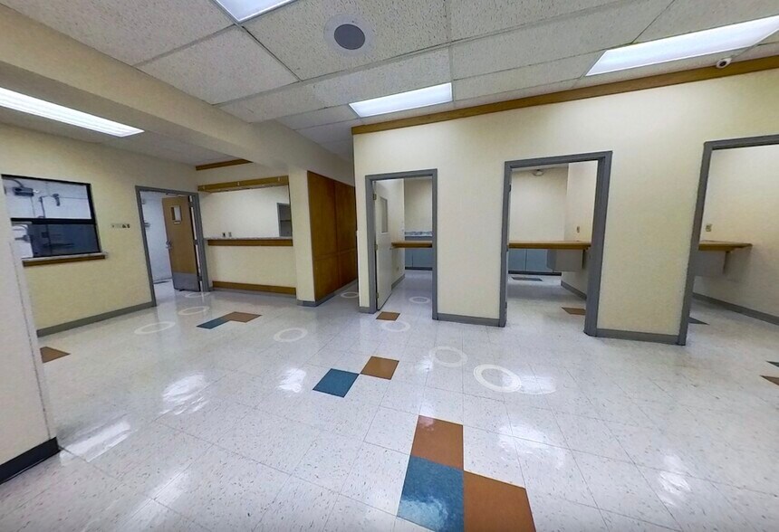 More Photos Of 2904 11th St, Rock Island Freestanding For Sale