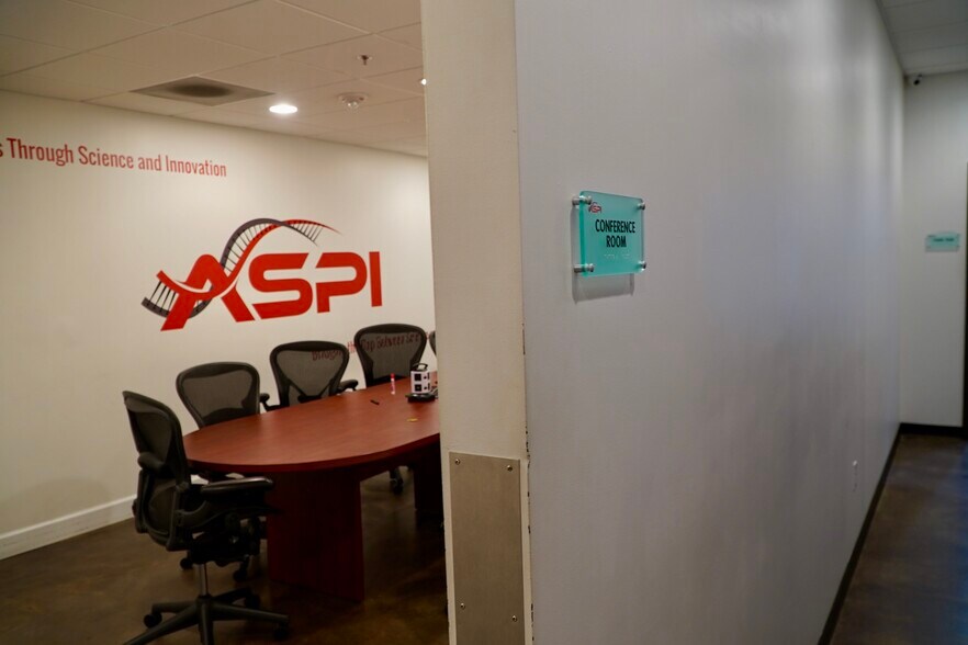 More Photos Of 5850 W Cypress St, Tampa Office For Lease