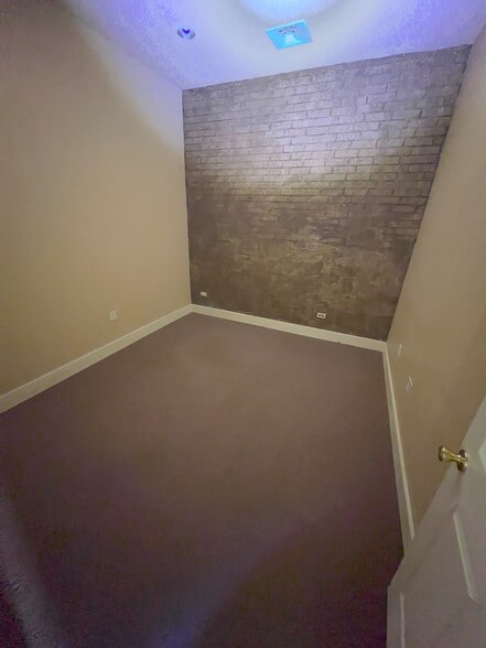 More Photos Of 802-806 Wynan Ct, Anadarko Medical For Sale
