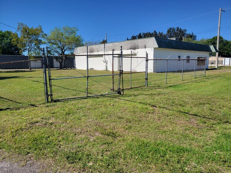 More Photos Of 1020 N Parrott Ave, Okeechobee Freestanding For Lease