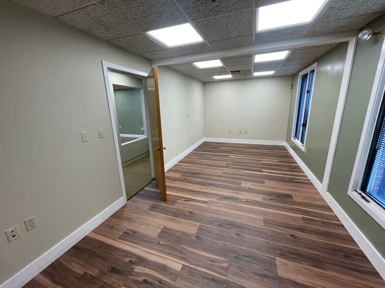 More Photos Of 871 Turnpike St, North Andover Office For Lease