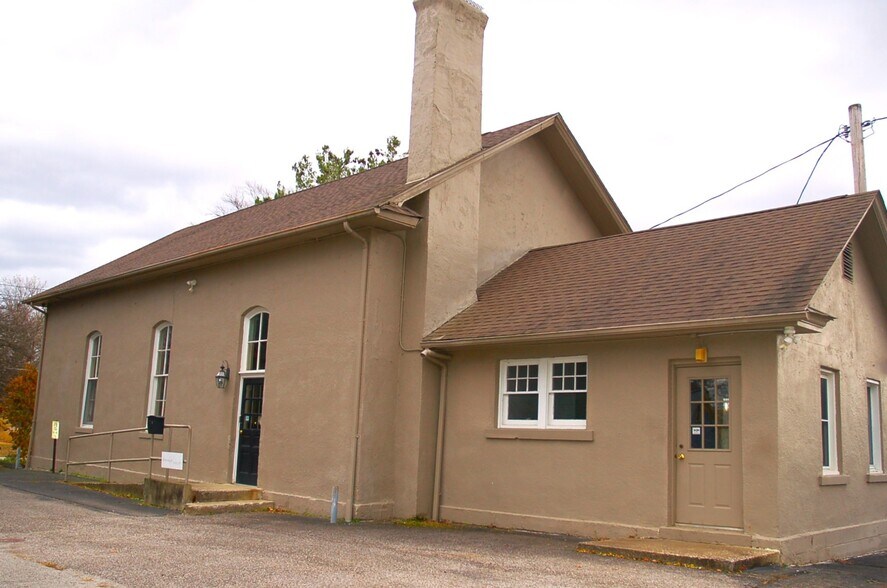 More Photos Of 9722 Columbia Rd, Olmsted Falls Flex For Sale