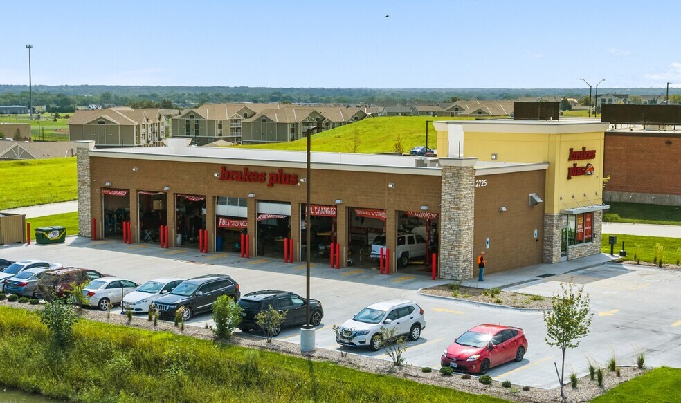 Primary Photo Of 2725 Crossbridge Rd, Lincoln Auto Repair For Sale