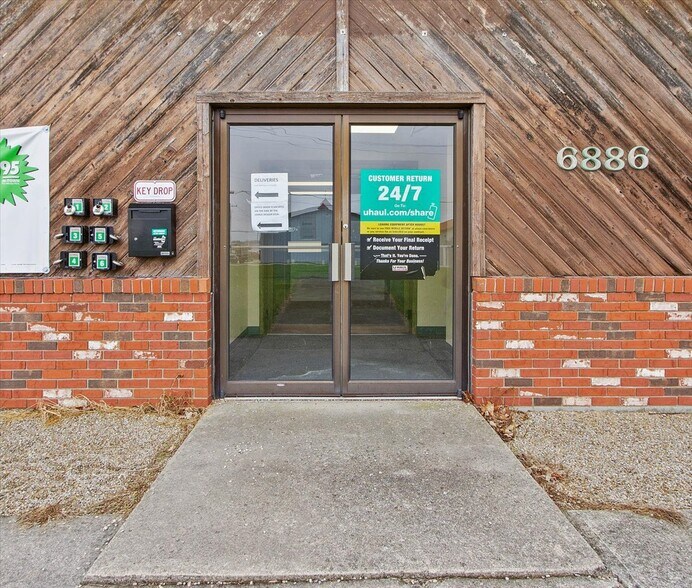 More Photos Of 6886 Wishart St, Huntsville Light Distribution For Lease