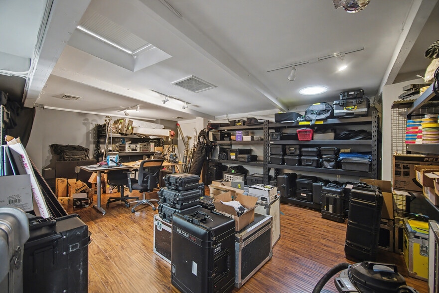 More Photos Of 13428 Beach Ave, Marina Del Rey Warehouse For Lease