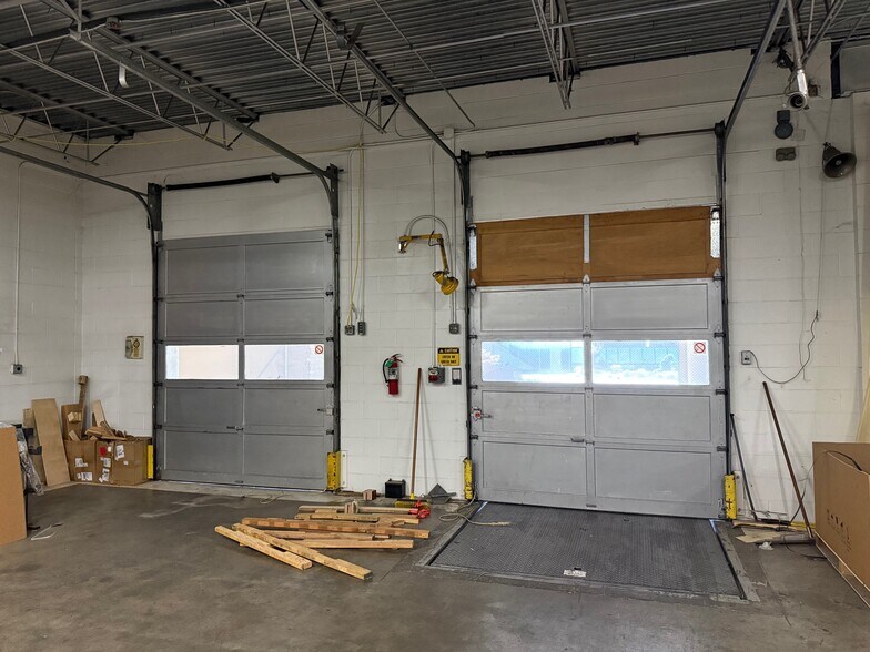 More Photos Of 2635 W 7th Pl, Eugene Warehouse For Lease