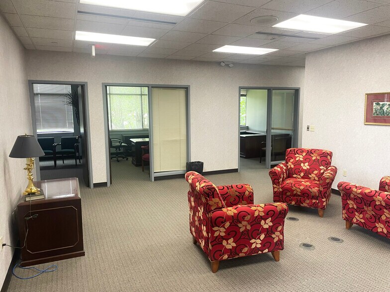 More Photos Of 800 N Arkansas Ave, Russellville Bank For Lease