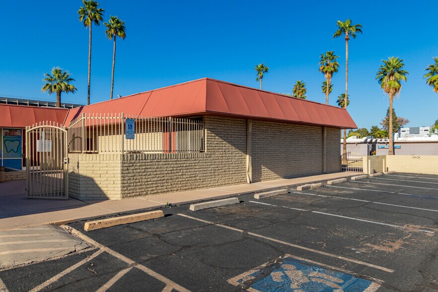 More Photos Of 1701 W Glendale Ave, Phoenix Medical For Sale