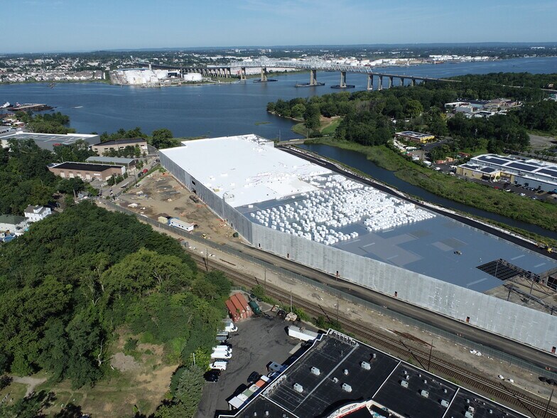 More Photos Of 1 Nassau Pl, Staten Island Warehouse For Lease