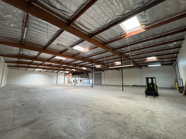 More Photos Of 440 E Walnut Ave, Fullerton Warehouse For Lease