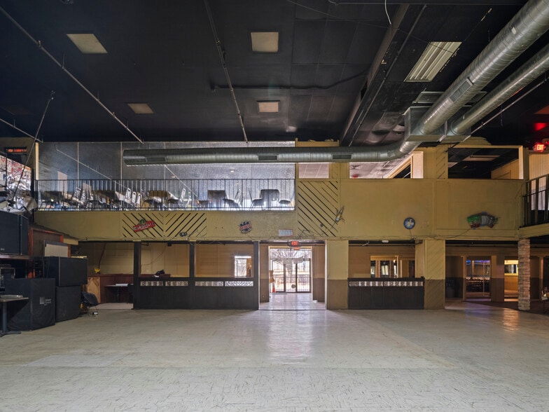 More Photos Of 1508 SE 25th St, Oklahoma City Bar For Sale