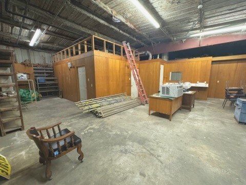 More Photos Of 1902 W Cardinal Dr, Beaumont Office For Lease