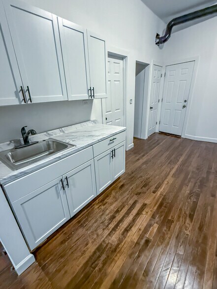 More Photos Of 8714 S Commercial Ave, Chicago Multifamily For Lease