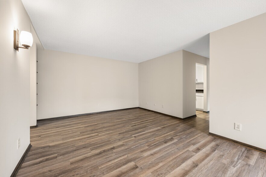 More Photos Of 1800 Larpenteur Ave W, Falcon Heights Apartments For Sale