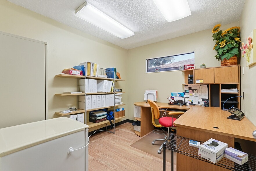More Photos Of 516 Lakeview Rd, Clearwater Medical For Lease