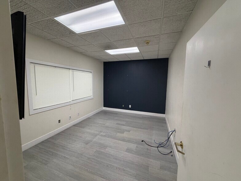 More Photos Of 10061 Amberwood Rd, Fort Myers Flex For Lease