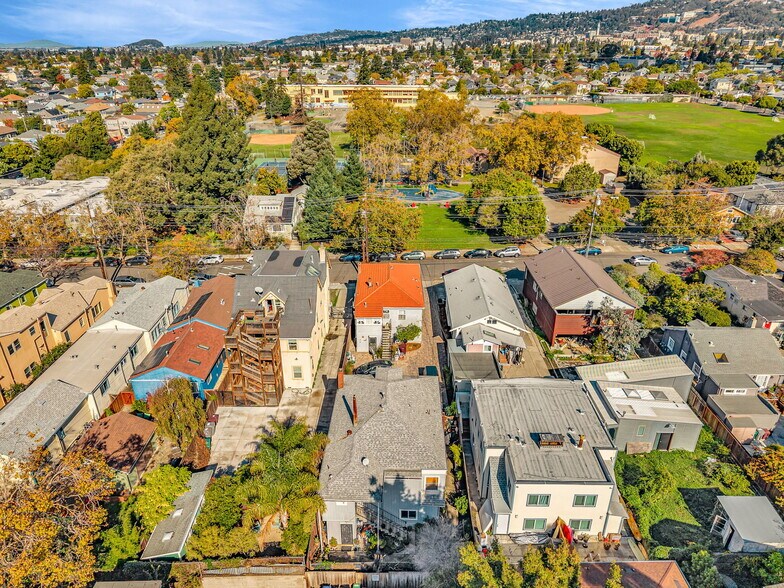 More Photos Of 573 59th St, Oakland Apartments For Sale