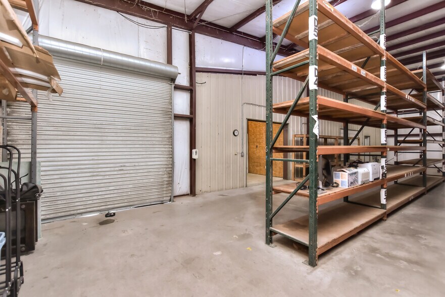 More Photos Of 4159 E University Ave, Georgetown Light Manufacturing For Sale