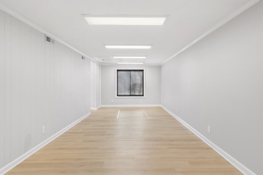 More Photos Of 130 Emmitt Ave, Madison Office For Sale