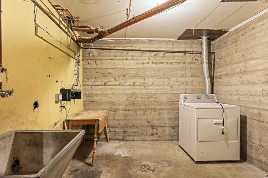 More Photos Of 1454 Tamarac St, Denver Flex For Sale