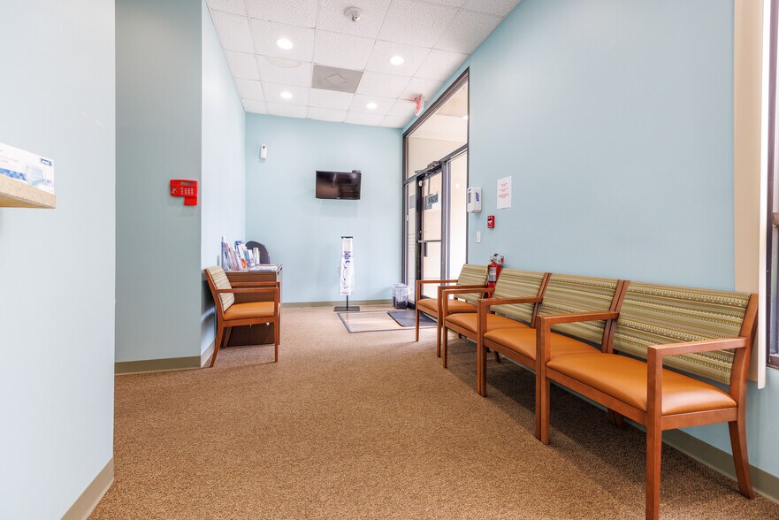 More Photos Of 815 E 68th St, Savannah Medical For Lease