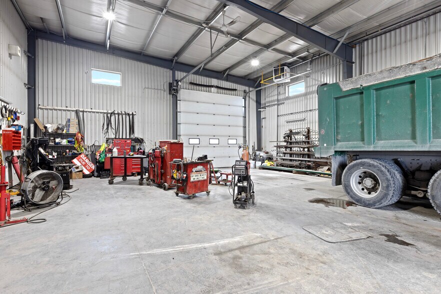 More Photos Of 143 Walgreen Rd, Ottawa Warehouse For Sale