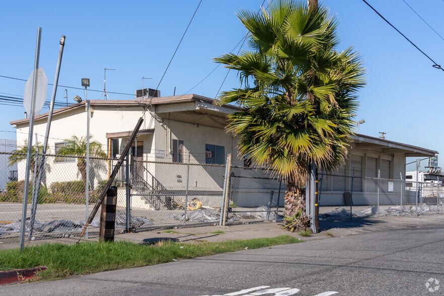 Primary Photo Of 2441 Ayers Ave, Commerce Distribution For Sale