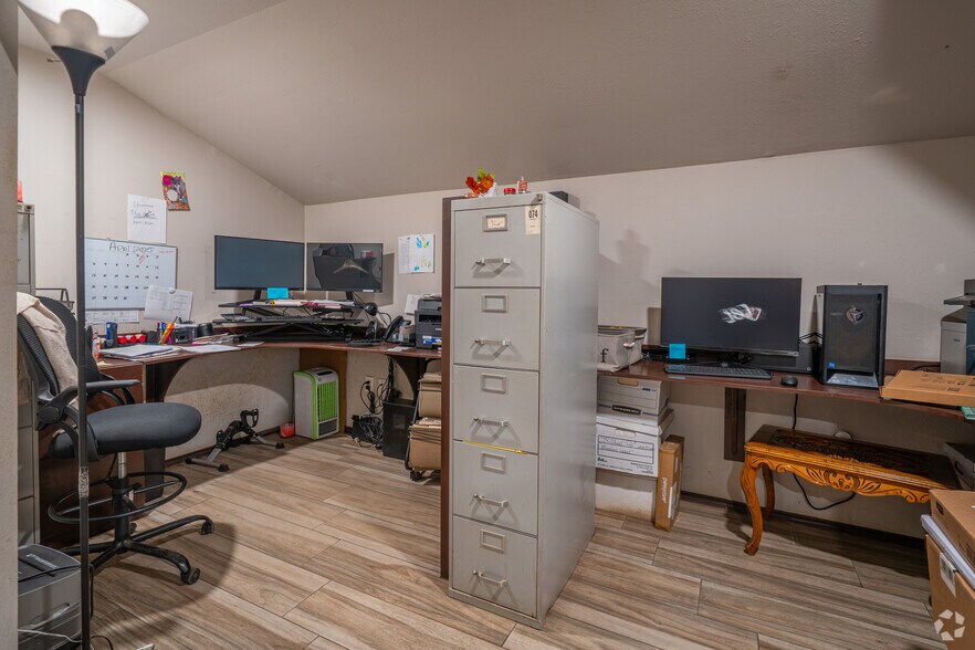 More Photos Of 909 Marcella St, Houston Warehouse For Sale