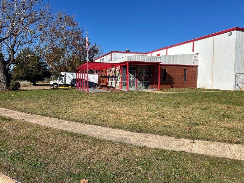 Primary Photo Of 100 N Bessemer Ave, Mobile Service For Lease