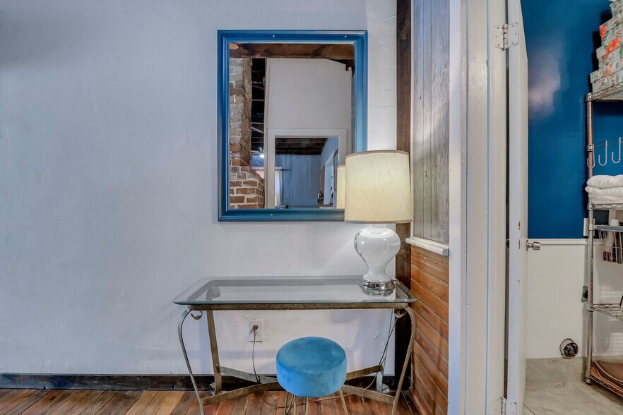 More Photos Of 8 E 41st St, Savannah Storefront Retail Residential For Sale