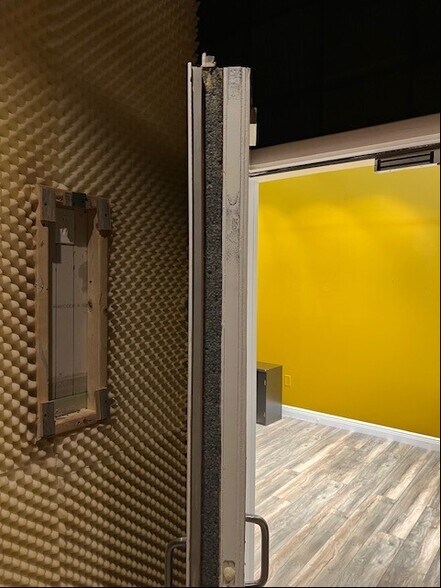 More Photos Of 1700 Banks Rd, Margate Flex For Lease