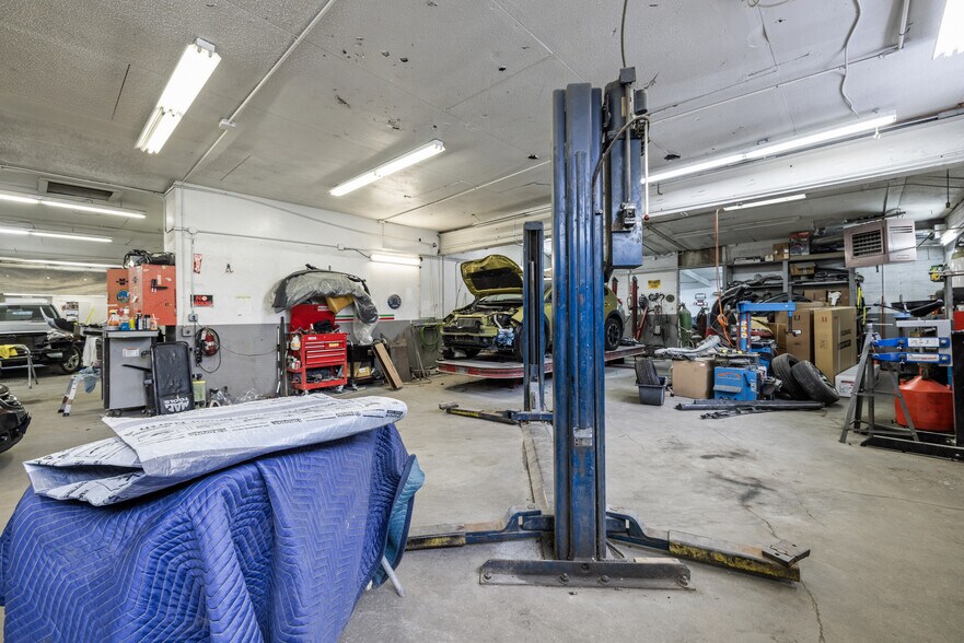 More Photos Of 20 Woodland St, Methuen Auto Repair For Sale