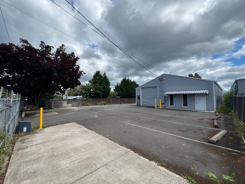 More Photos Of 4334 NE 148th Ave, Portland Service For Lease
