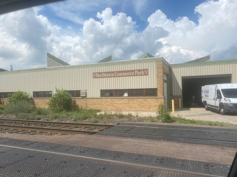 More Photos Of 1709 Thompson St, Lansing Warehouse For Lease