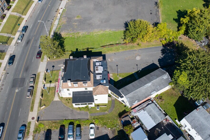 More Photos Of 2404 Main St, Hartford Storefront Retail Office For Sale