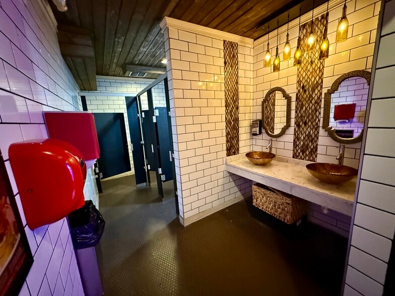 More Photos Of 6365 Peachtree Industrial Blvd, Atlanta Restaurant For Sale