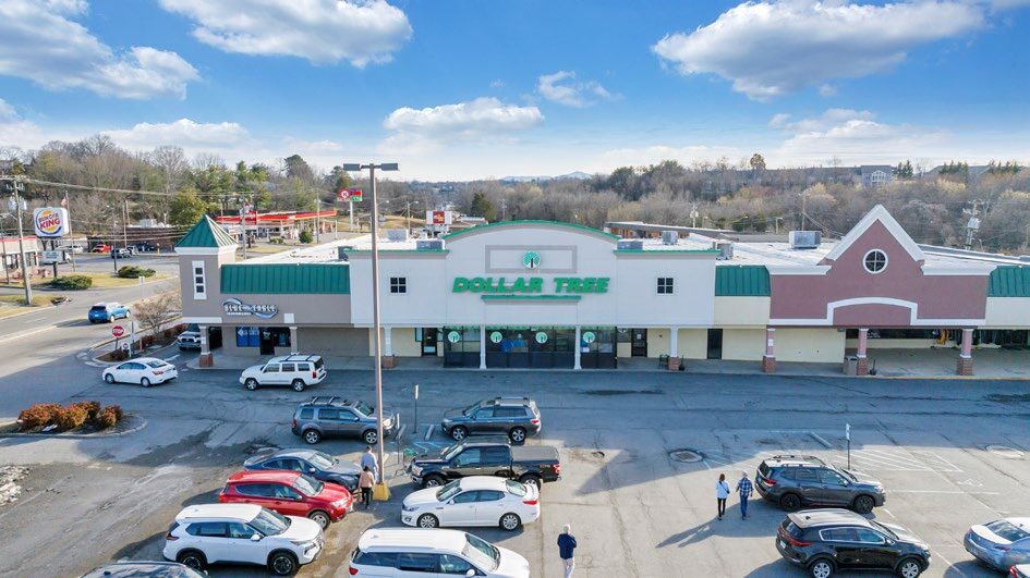 More Photos Of 7216 Williamson Rd, Hollins Unknown For Lease