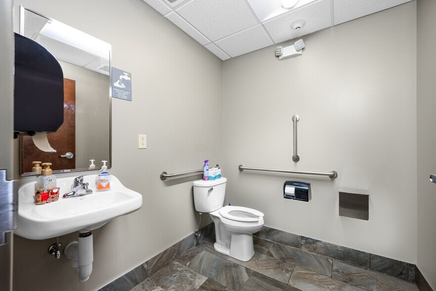 More Photos Of 3020 Orchard Park Rd, Buffalo Office For Sale