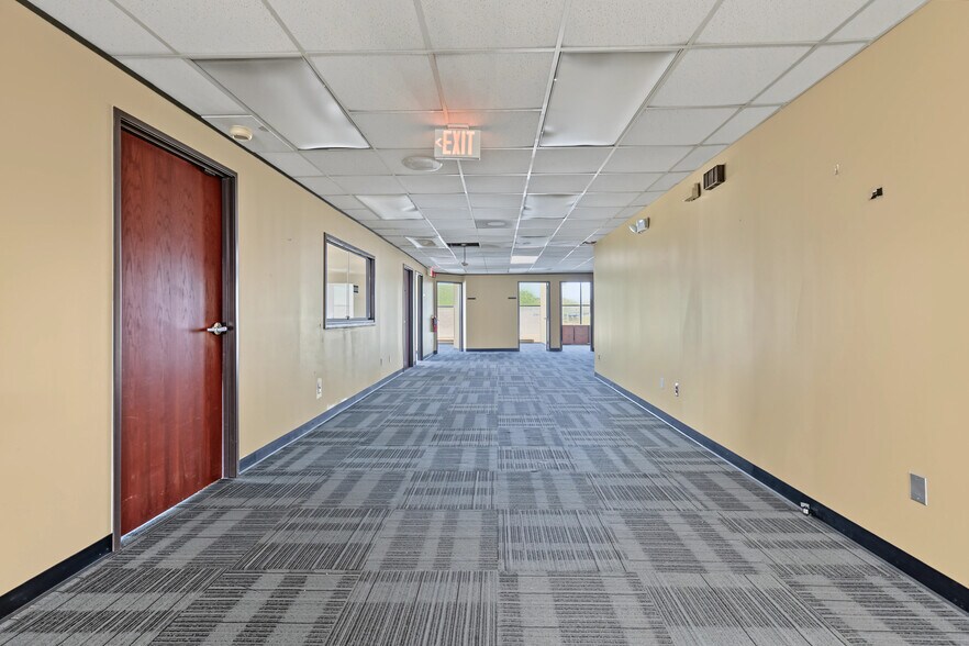 More Photos Of 15201 Mercantile Dr, Dearborn Light Manufacturing For Sale