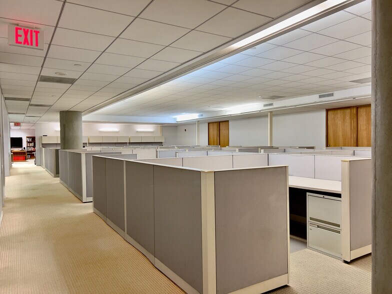 More Photos Of 2100 Ponce De Leon Blvd, Coral Gables Office For Lease