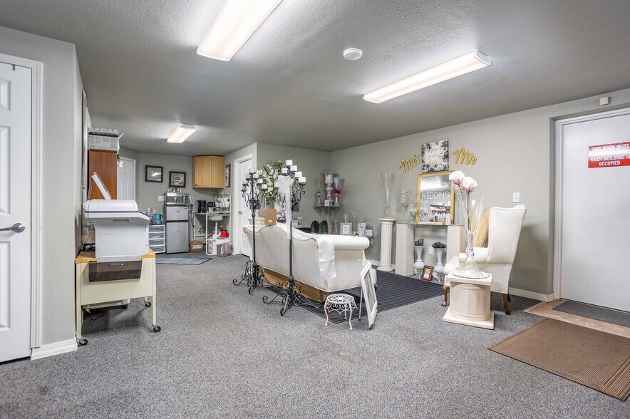 More Photos Of 5428 W Clearwater Ave, Kennewick Storefront Retail Office For Lease