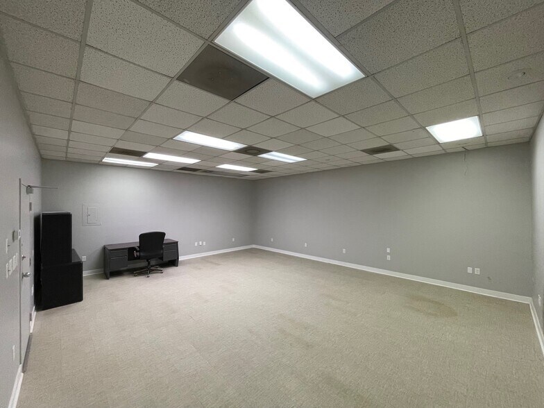 More Photos Of 1150 Maxwell Ave, Evansville Unknown For Lease