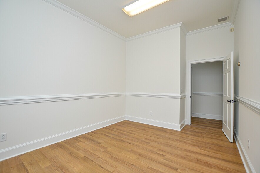 More Photos Of 21000 Torrence Chapel Rd, Cornelius Office Residential For Lease