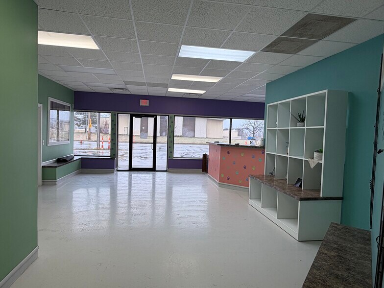 More Photos Of 911 W 1st St, Mcpherson Industrial For Sale