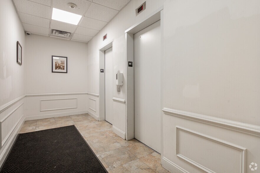 More Photos Of 31-19 Newtown Ave, Astoria Office For Lease