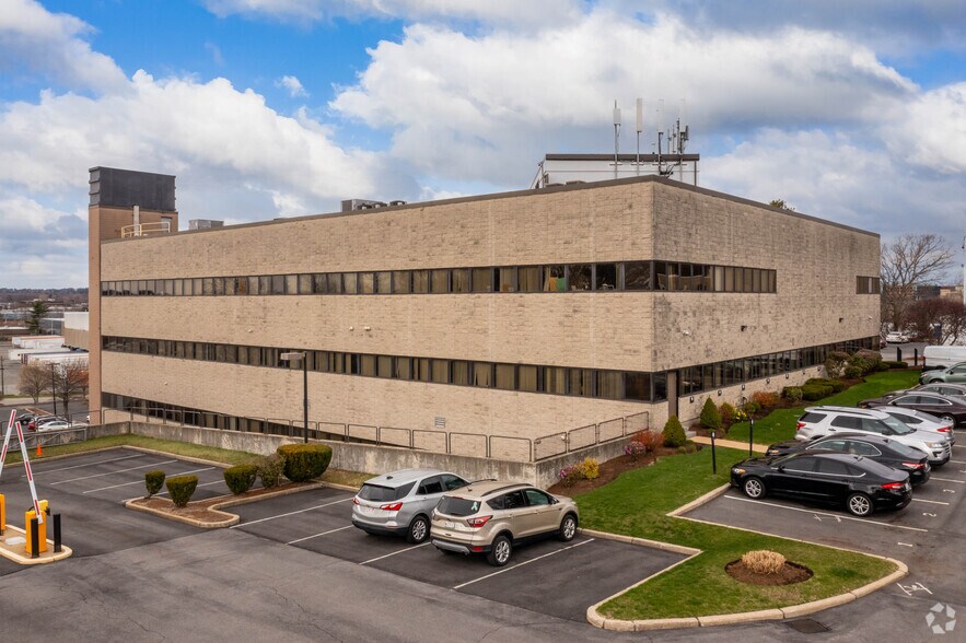 More Photos Of 15 Commonwealth Ave, Woburn Office For Lease