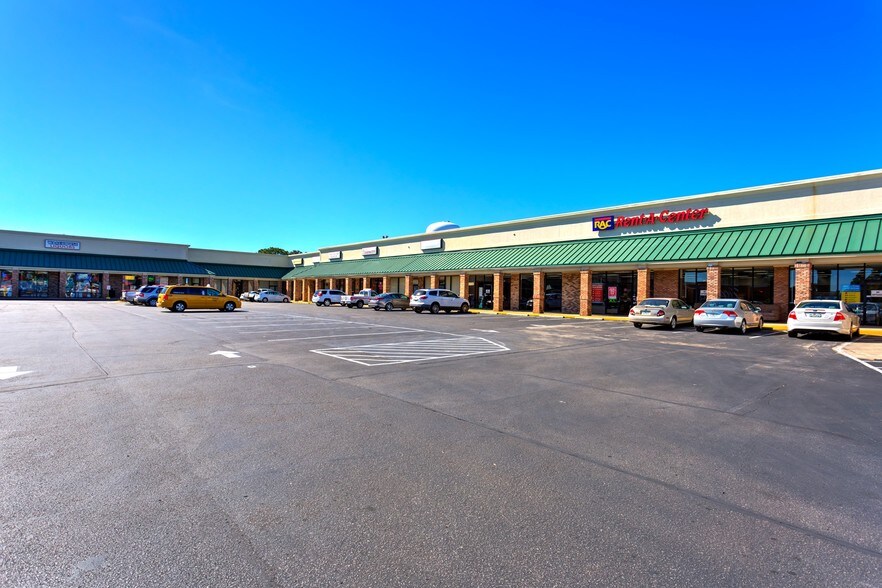 More Photos Of 111-119 Racetrack Rd NW, Fort Walton Beach Storefront For Lease
